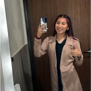 Meet your Posher, Elizabeth